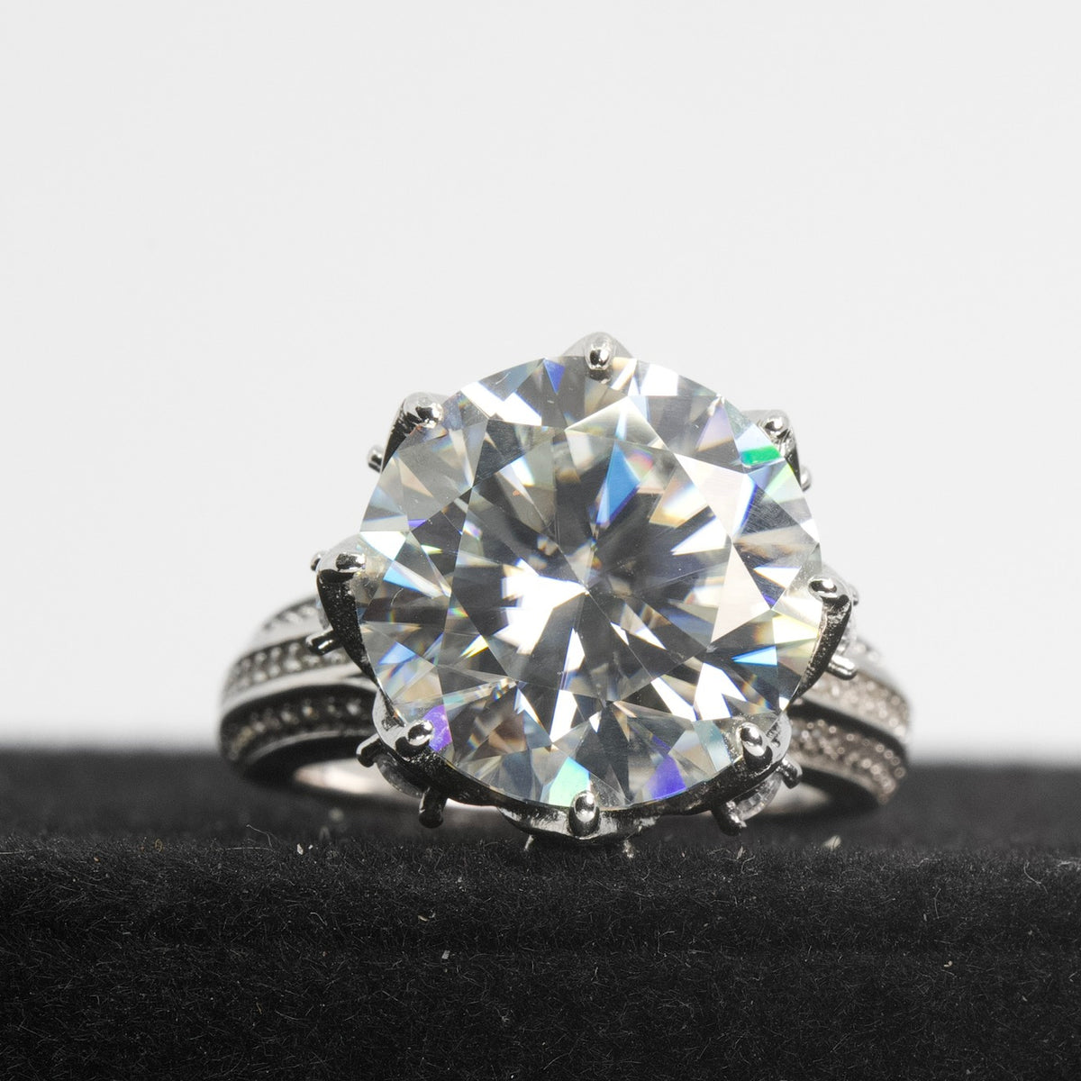 Round Brilliant Moissanite Split-Shank Pavé Engagement Ring in Silver (5)
