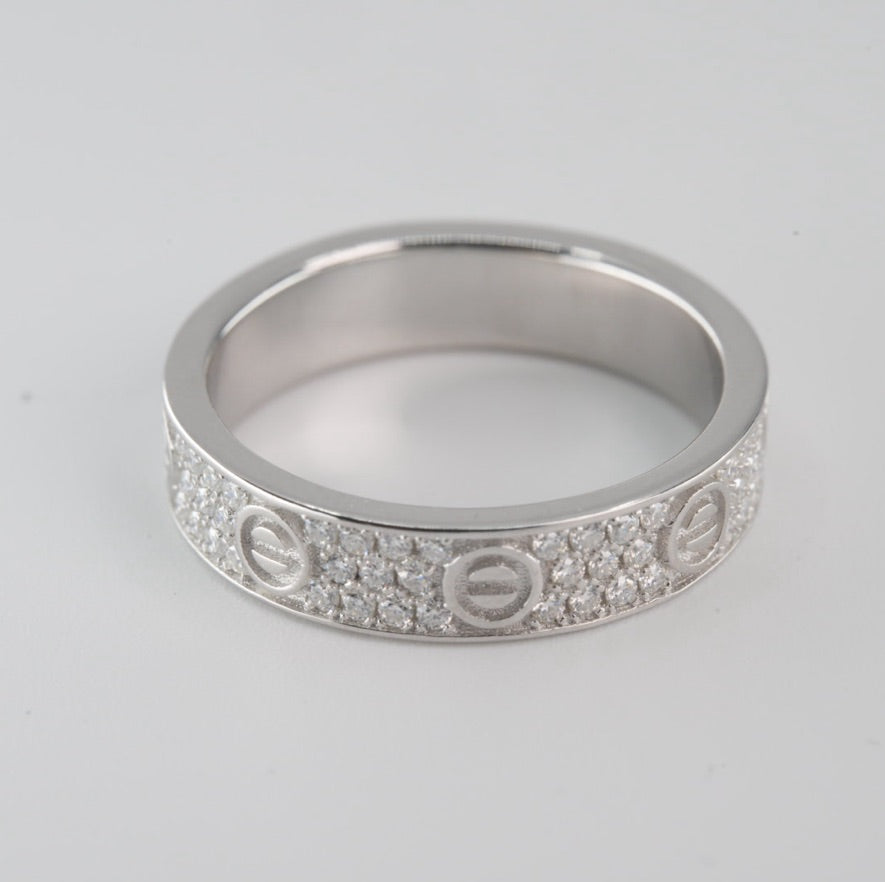 Pavé Circle-Motif Silver Band Ring with Moissanite