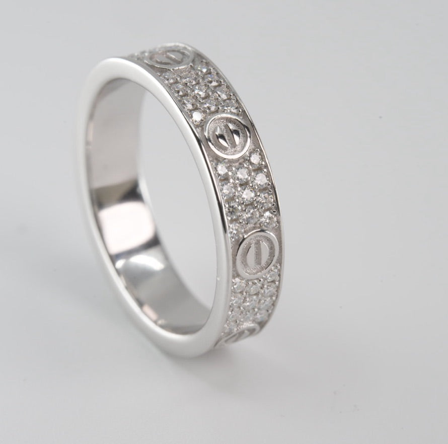 Pavé Circle-Motif Silver Band Ring with Moissanite (2)