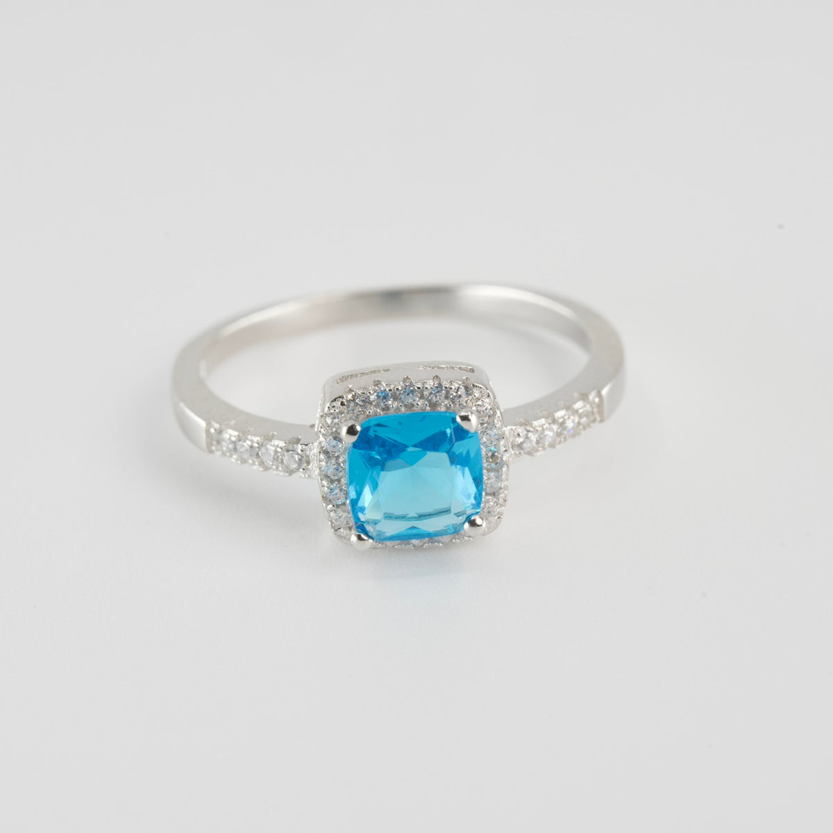 Cushion-Cut Blue Aquamarine Halo Ring in Silver (2)