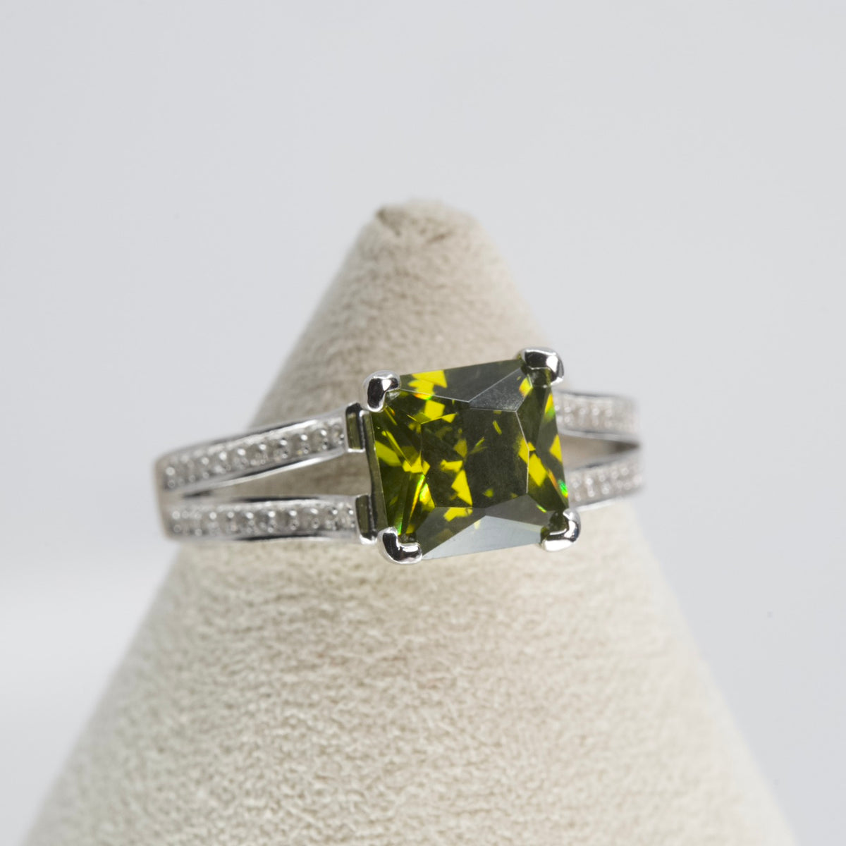Silver Split Shank Ring with Princess-Cut Peridot Center (3)