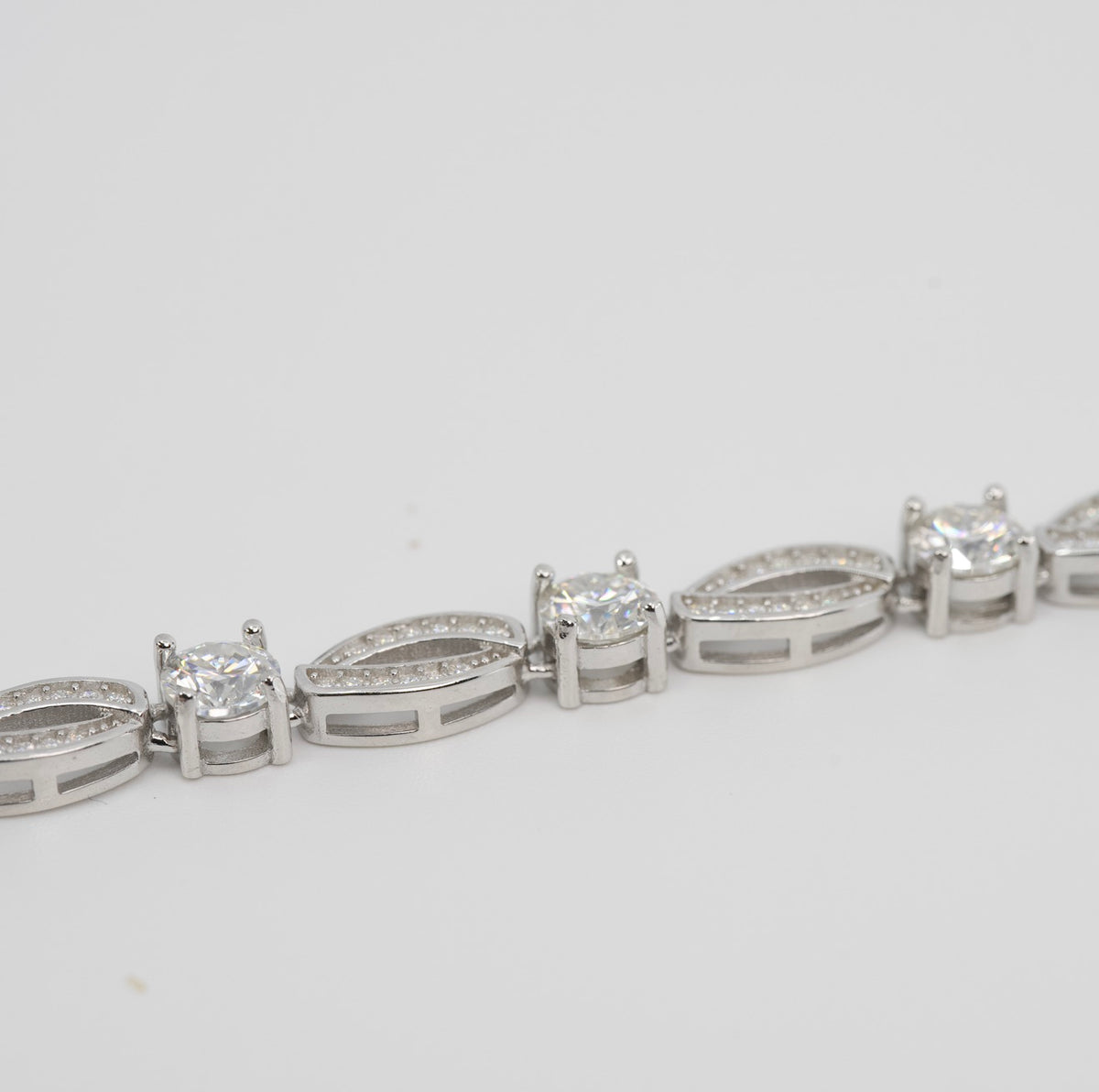 Silver Moissanite Leaf-Link Tennis Bracelet