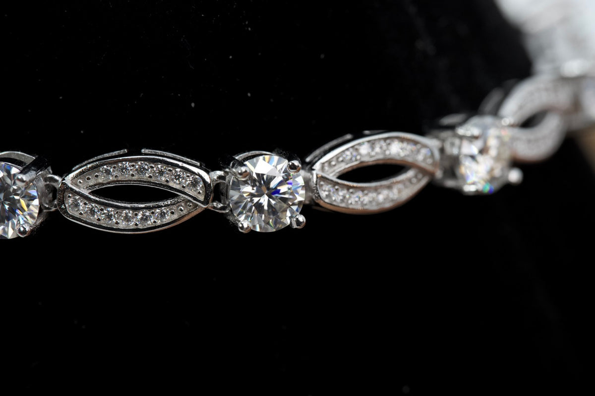 Silver Moissanite Leaf-Link Tennis Bracelet (2)