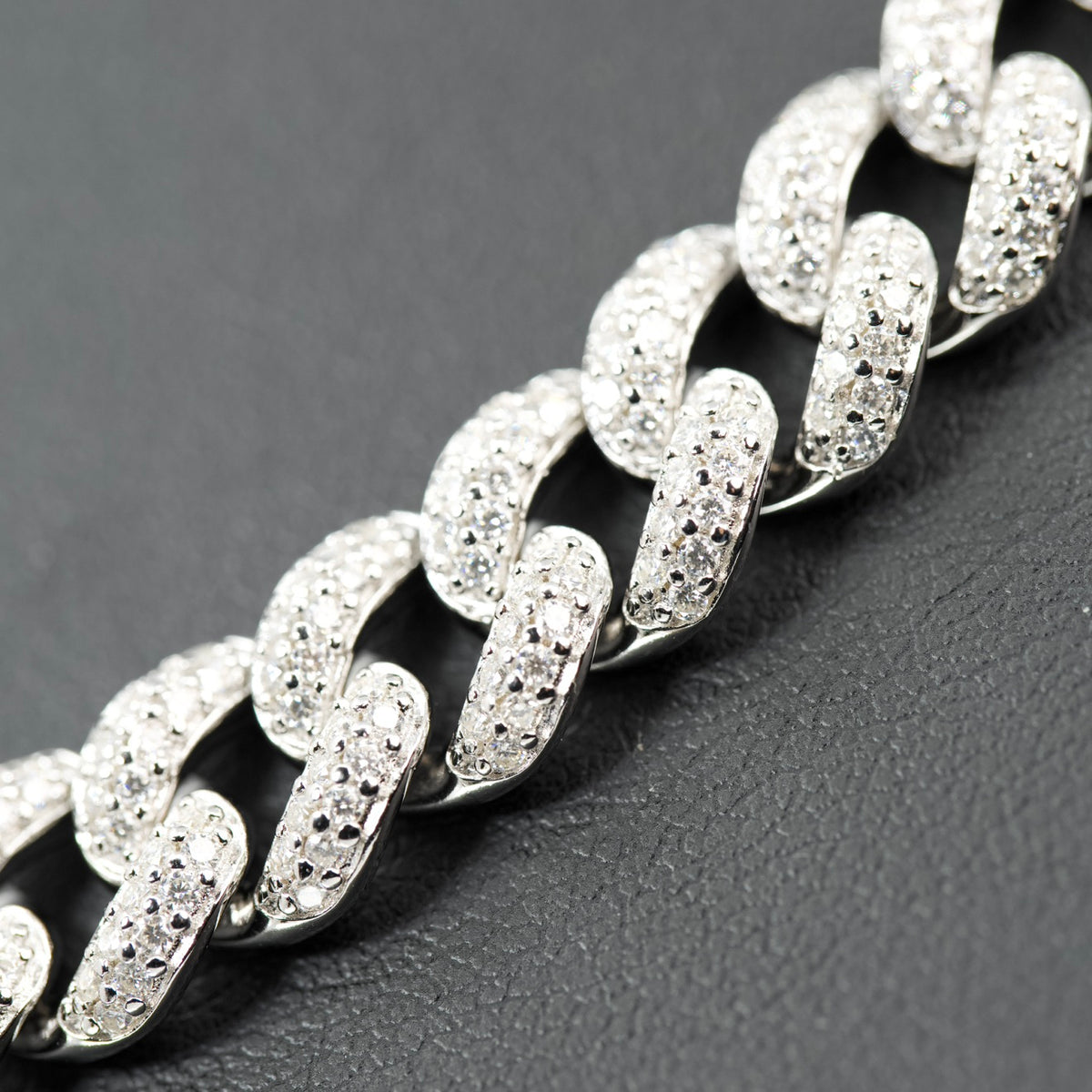 24in 925 Silver Miami Cuban Chain with 28ct Moissanite Pave, 10mm, 98g (4)