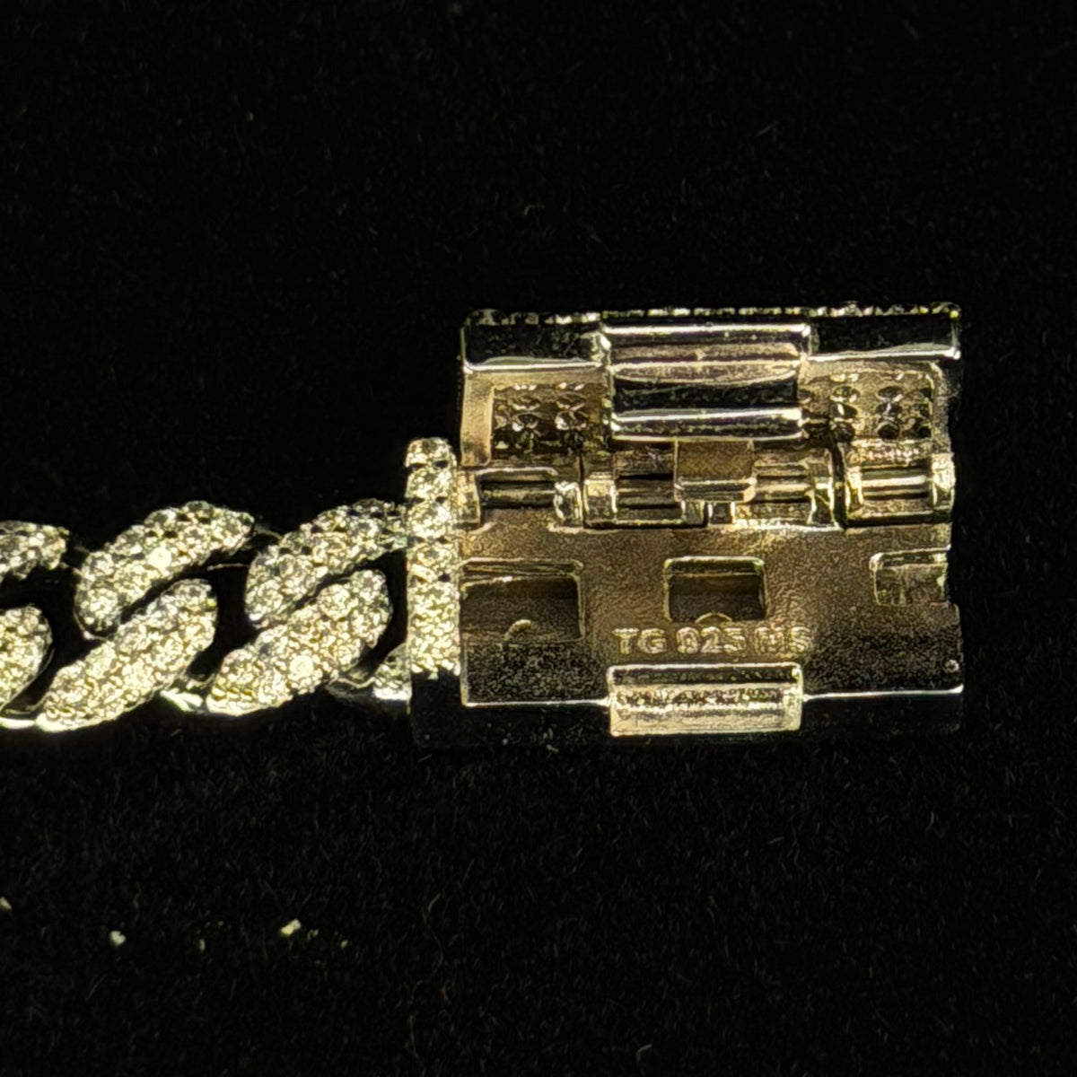 925 Sterling Silver Miami Cuban Chain with 14ct Moissanite, 18in 6mm (4)