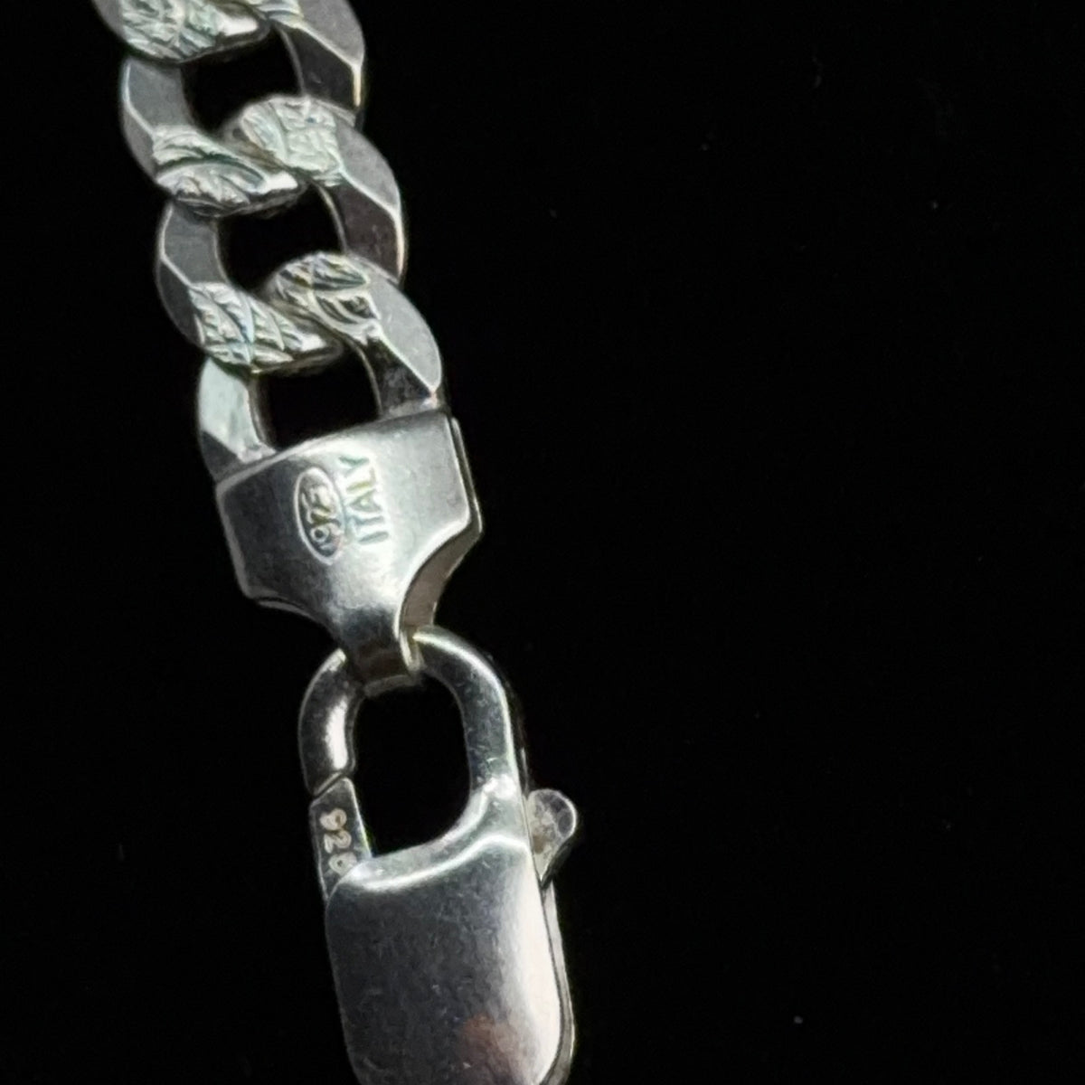 Italian 925 Sterling Silver Figaro Chain Necklace 8mm 26in 38.7g (2)