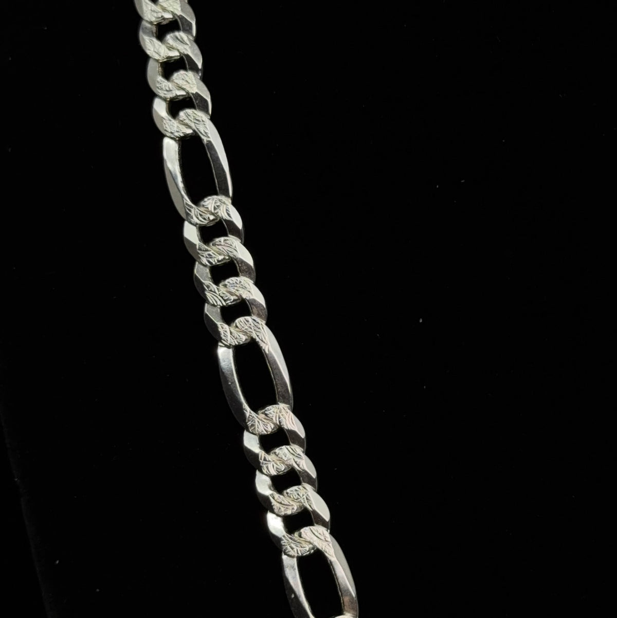 Italian 925 Sterling Silver Figaro Chain Necklace 8mm 26in 38.7g (3)