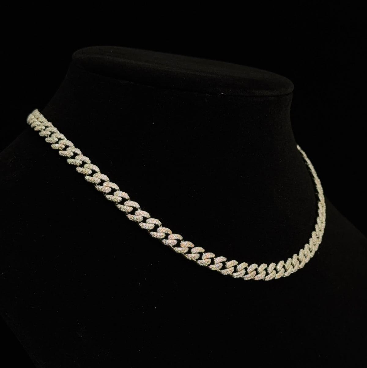 Luxurious 16in Miami Cuban Chain in 925 Sterling Silver with 12ct Moissanite, 6mm (2)