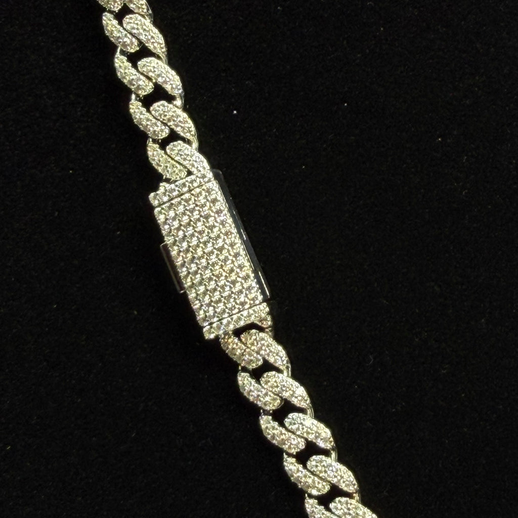 Luxurious 16in Miami Cuban Chain in 925 Sterling Silver with 12ct Moissanite, 6mm (4)