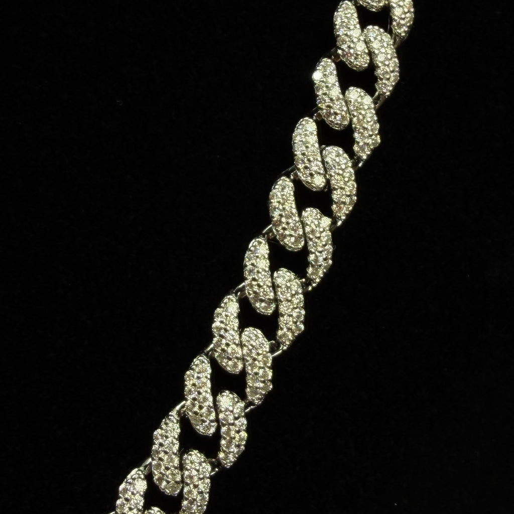 Luxurious 16in Miami Cuban Chain in 925 Sterling Silver with 12ct Moissanite, 6mm (5)